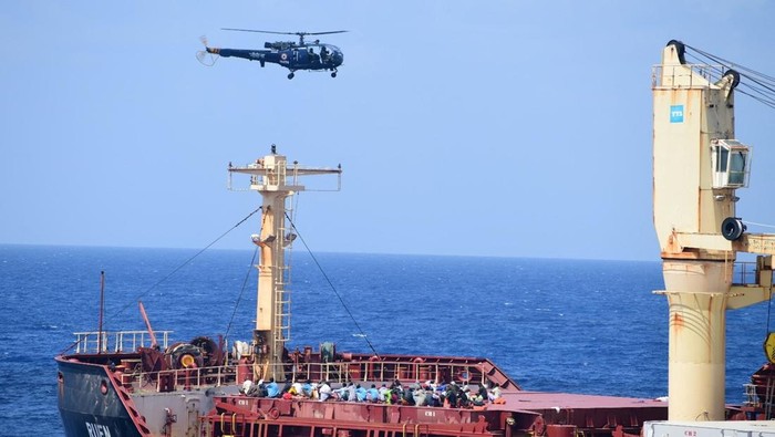 Angkatan Laut India Ciduk 35 Orang Perompak Somalia di Laut Merah