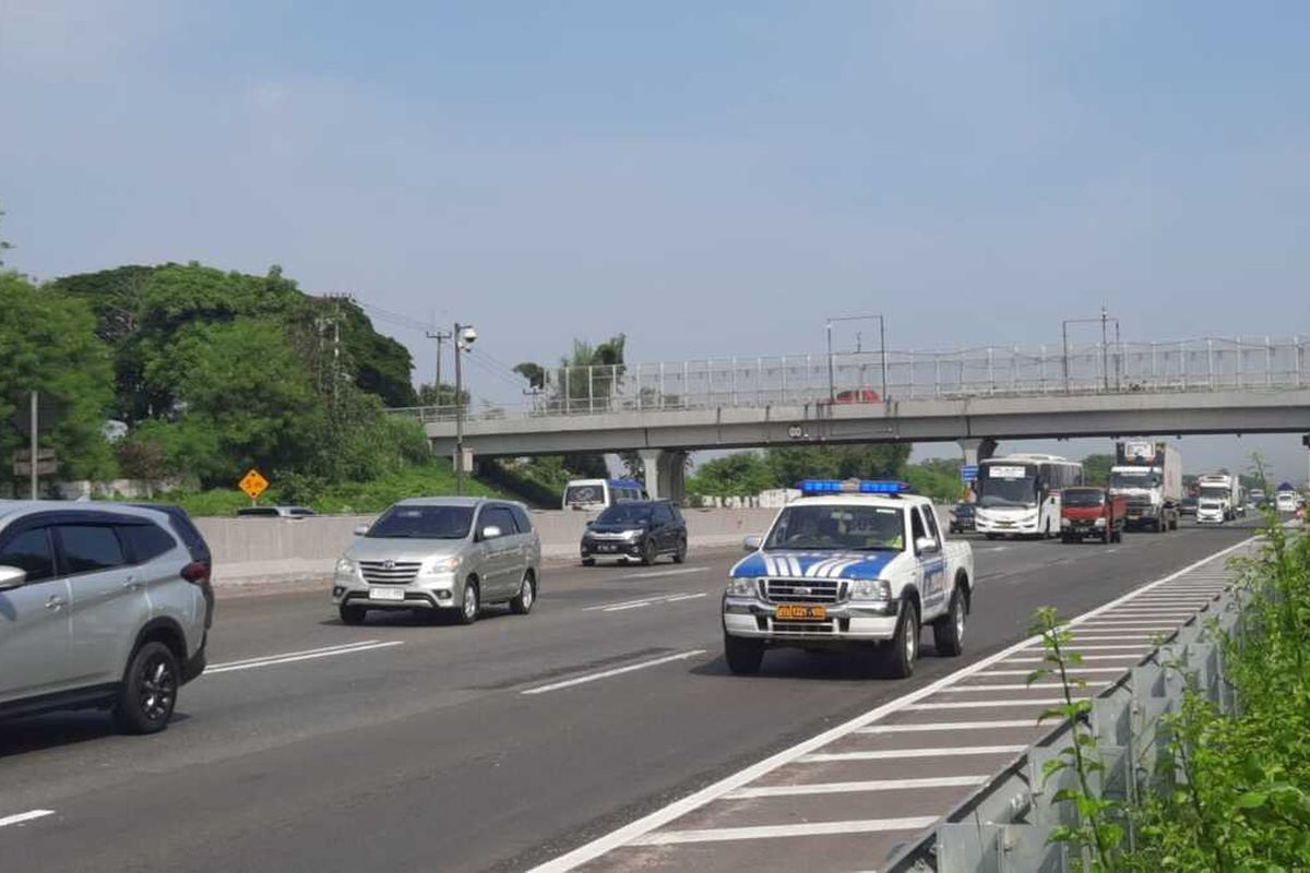 Polisi Terapkan Contraflow dari KM 36 Tol Jakarta-Cikampek, Minggu 7 April 2024