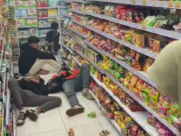 Viral Ribuan Orang dari Komunitas CB Makan-Tidur di Minimarket Nganjuk